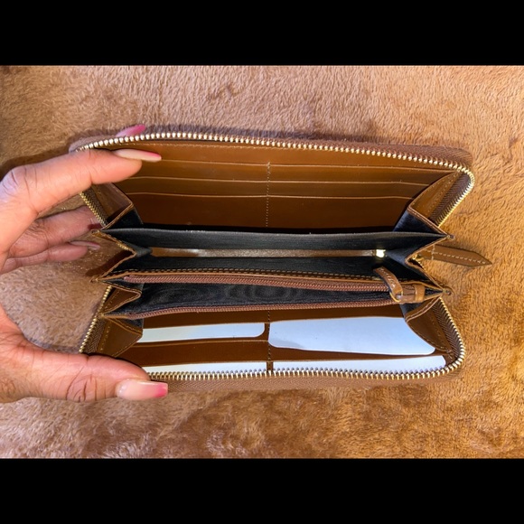 Authentic Gucci Wallet - Picture 4 of 11